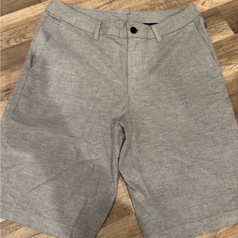 Lululemon Men's Gray Shorts - Size 32